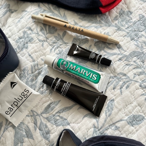 Missoni Delta One Airlines Toiletry Kit Bag, LIKE-NEW - Picture 2 of 7